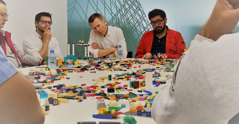 ¿QUÉ ES Y PARA QUÉ SIRVE LA METODOLOGÍA LEGO SERIOUS PLAY? (LSP)